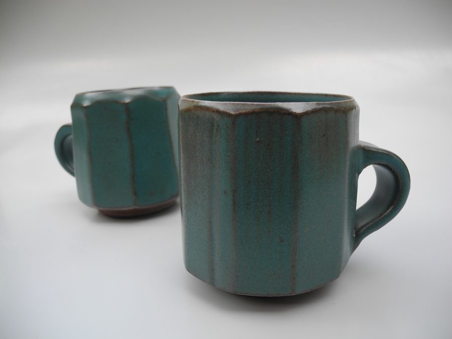 Petites tasses facettées